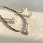 Joya energética con turmalina, cristales Swarovski y elefante plateado