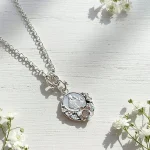 Colgante de plata 950 con flor y piedra natural