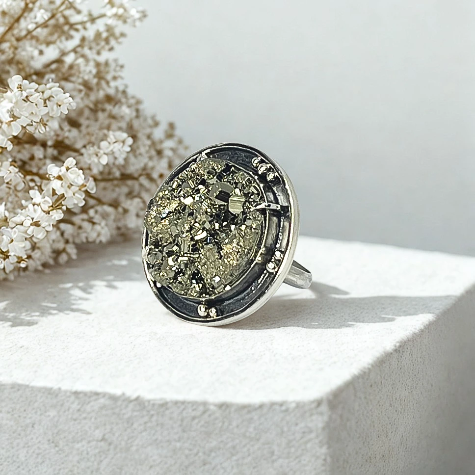 anillo con pirita para abundancia