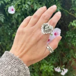 anillo talismán de pirita