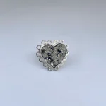 anillo corazón de pirita hecho a mano