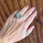 anillo de plata con pirita en forma de corazón