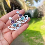Aros hechos a mano con piedras naturales amatista y calcedonia