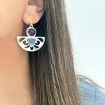 Aros calados de plata con amatista y piedra celeste