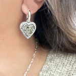 aros de plata con pirita en forma de corazón