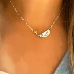 collar ballena detallada estilo nocturno