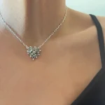 Collar con colgante de pirita y detalles en plata