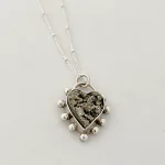 collar corazón de pirita diseñado a mano