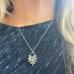 colgante artesanal de pirita en forma de corazón