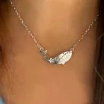 collar de plata inspirado en ballenas