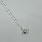 collar con cristal swarovski en forma de cangrejo