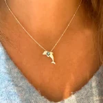 joya artesanal delfín calado a mano