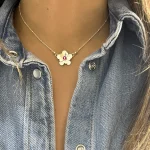 Colgante de flor hecho a mano con cadena de plata