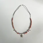 Accesorio hecho a mano con turmalinas y mostacillas de plata