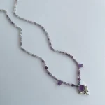 Colgante de plata con amatista tallada y detalles florales
