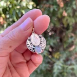 Colgante de plata Virgen de los Rayos con detalles envejecidos