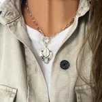 Colgante Virgen de los Rayos Flor de Gracia en plata 950 artesanal