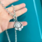 Collar con medalla San Benito modelo laurel en plata 950