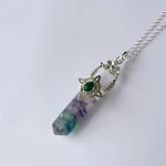 Talismán Arwen de plata con fluorita y aventurina verde