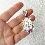 Medalla Virgen de los Rayos ligera con piedra en la parte inferior