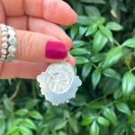 Medalla religiosa con cristales Swarovski