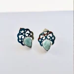 Aros calados artesanales con piedra larimar azul