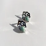 Aros elegantes de plata inspirados en diseños árabes