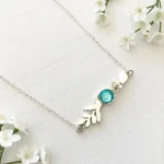 Collar colibrí plata con flor y hoja artesanal