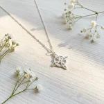 Collar nudo mágico de plata 950 para mujer