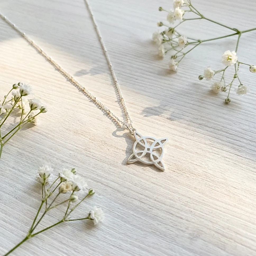 Collar nudo mágico de plata 950 para mujer