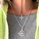 Colgante nudo de bruja Galadriel con piedra luna natural