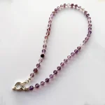 Collar de plata con amatistas facetadas claras