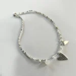 Collar Cuore artesanal con piedras naturales y corazones de plata