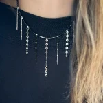 Collar artesanal de plata y spinel negro con diseño delicado