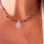 Collar espiritual de granate con colgante de mandala artesanal