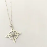 Colgante artesanal de plata con piedra luna