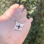 Colgante nudo piedra con cadena de plata