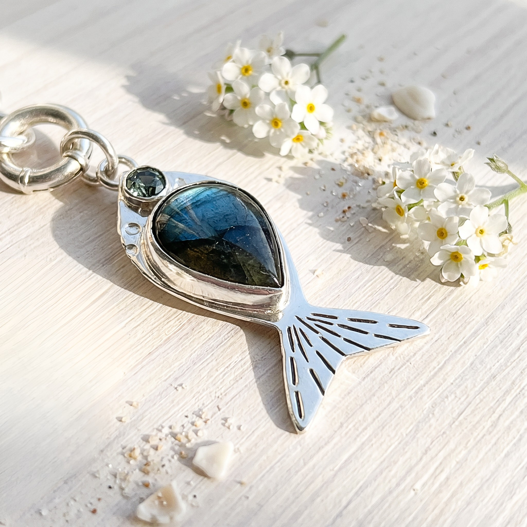 colgante plata con piedra labradorita azul
