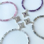 Pulsera artesanal con amatista, cuarzo rosa o piedra luna