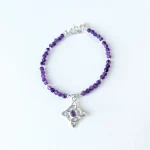 Pulsera protectora con piedras naturales y diseño en plata