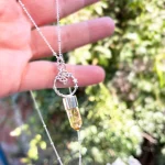 Colgante nudo de bruja con punta de citrino en plata 950