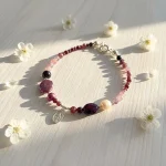 Pulsera Virgen de los Rayos con granate y turmalina