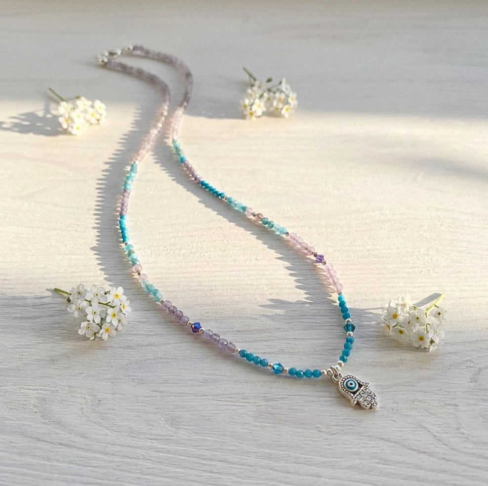 collar con cristales swarovski y piedras naturales