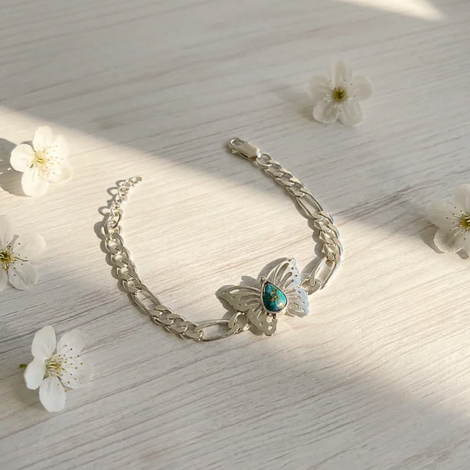 pulsera mariposa turquesa hecha a mano