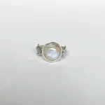 anillo a medida con piedra luna natural