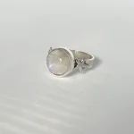 anillo inspirado en el mar con piedra luna