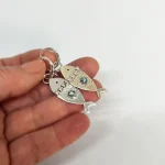 aros de pez martillado con cristal swarovski