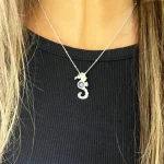 joya marina en plata con caballito de mar