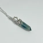 joya hecha a mano con fluorita y plata 950