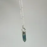 collar de plata con punta de fluorita